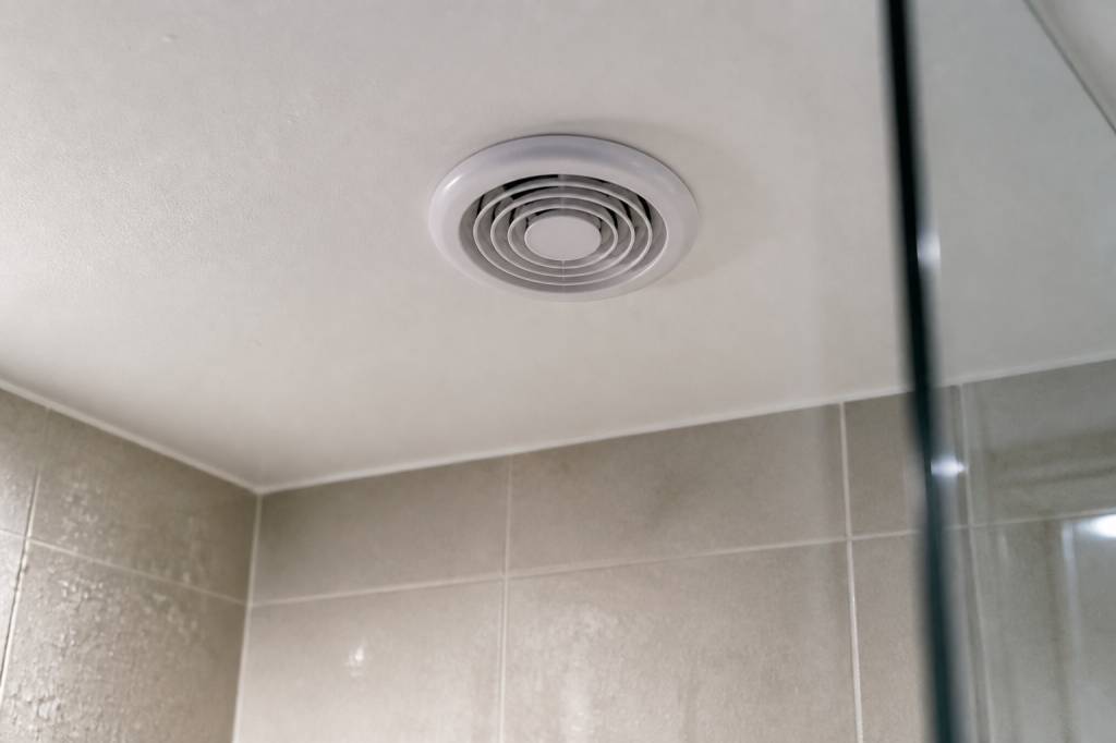 Aeration vmc salle de bain : normes, installation et conseils d’entretien