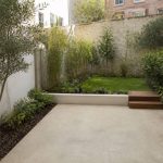 Transformer une cour en beton en jardin : étapes, solutions et budget à prévoir