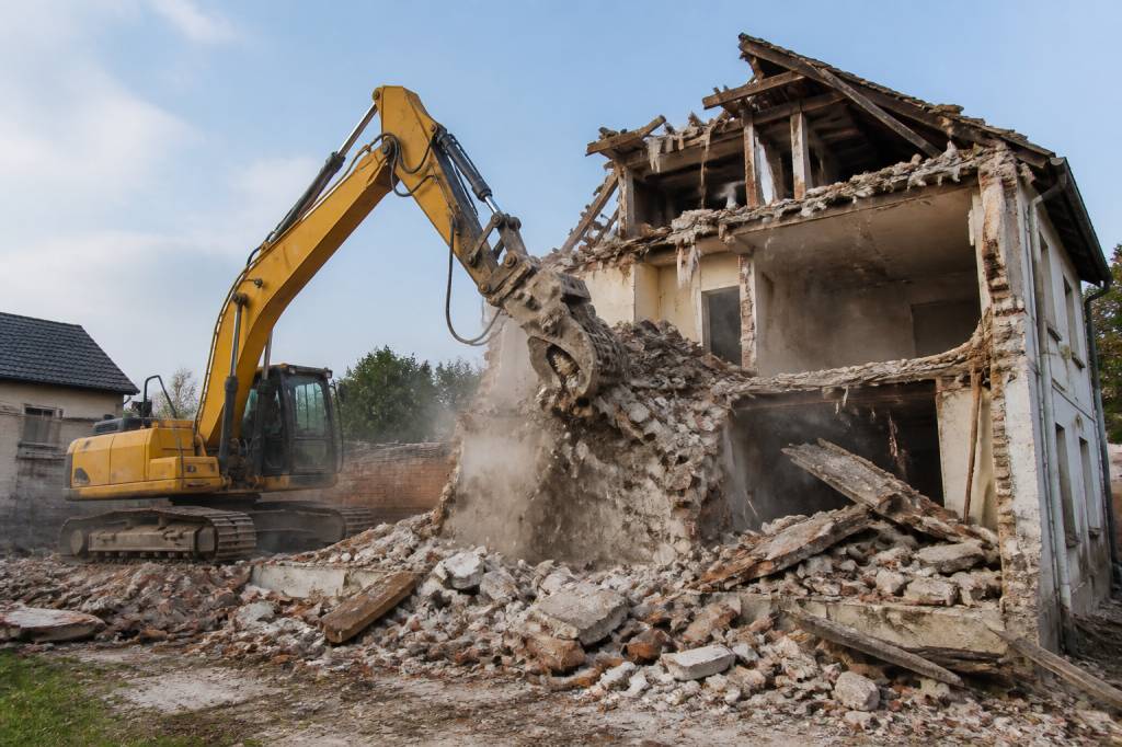 Combien coute une demolition de maison : prix, démarches et facteurs à prévoir